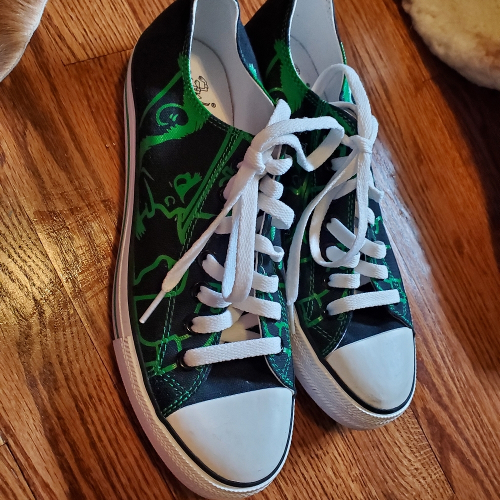 Row one sneakers unisex M7.5/W9 NEW